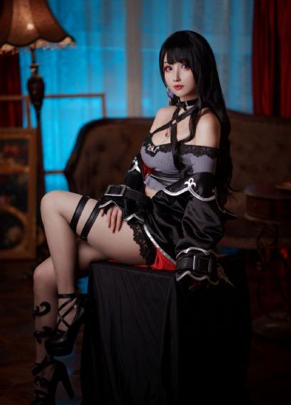 人妻在厨房被侮辱久久A_十万网红美女美酱