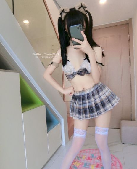 女孩穿汉服里面穿自己裤子吗_1080超清在线观看