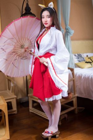 欧美性日韩中一区二区_国产在线视频