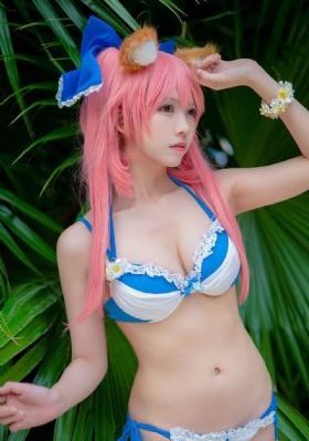他用嘴巴含着我的奶头_高清完整版